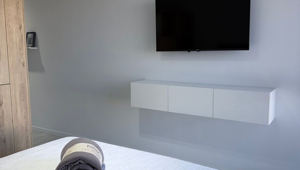 e21b5c1e-9b64-44fd-bf35-d2bae575608d